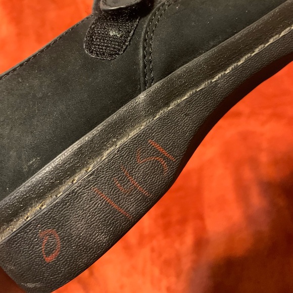 Adorable Suede Mary Janes - Picture 3 of 3